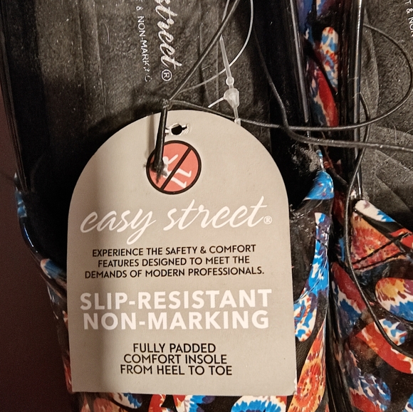 Easy Street Nursing Shoes - Picture 3 of 3